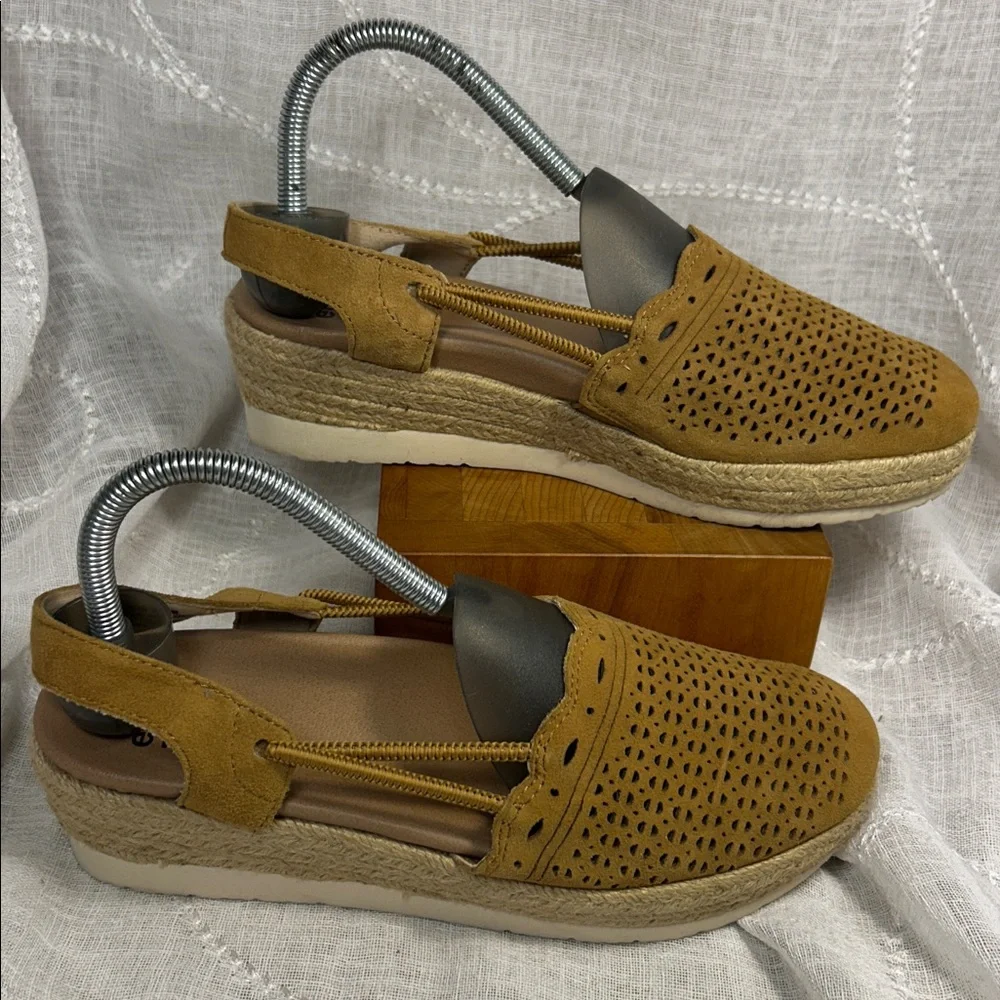 NWOT Earth leather wedge sling back wedge shoes espadrille